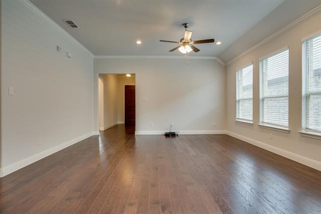 Photo - 605 Boardwalk Way