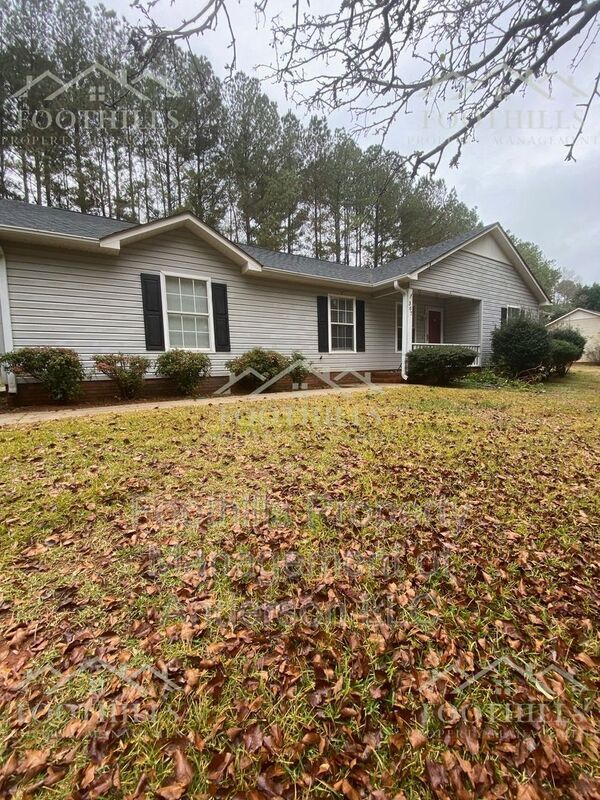 Building Photo - 307 Green Forest Dr