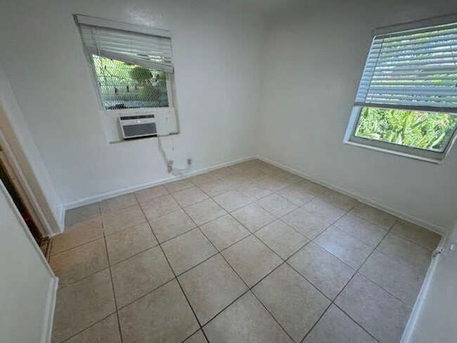 Photo - 5814 Taylor St