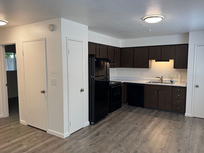 1046 Benton St Unit 1