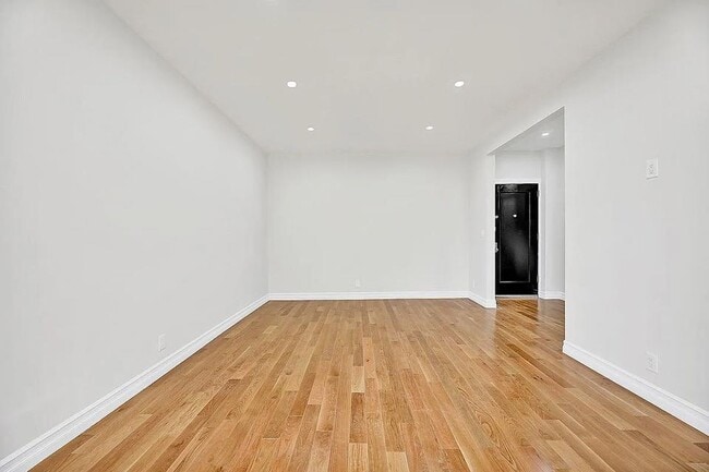 Photo - 7101 Shore Rd