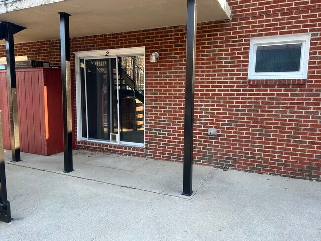 Photo - 106-108 W Mountain View Rd