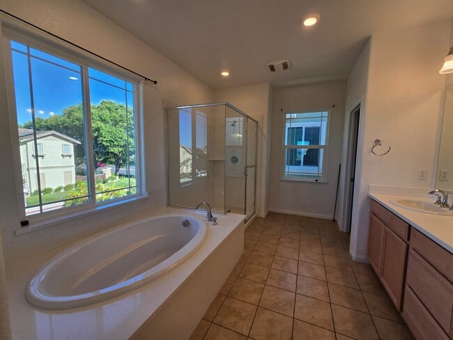 Building Photo - 20 Redberry Loop Rental