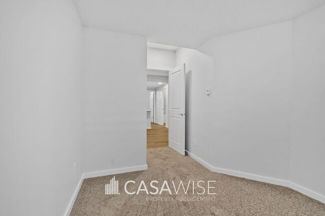 Photo - 21039-21025 25 Ave NW