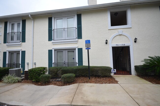 Building Photo - 13715 Richmond Park Dr N Unit 701 Rental