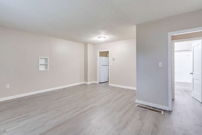 Photo - "Charming 2-Bedroom Duplex with Full Bath in Wichita – Cozy 672 Sq Ft Gem at 4910 E Gilbert!"