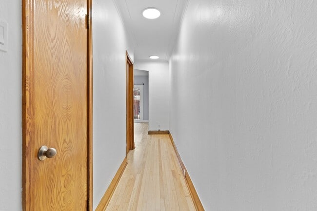 Photo - 1680 Bd Desmarchais Unit 1