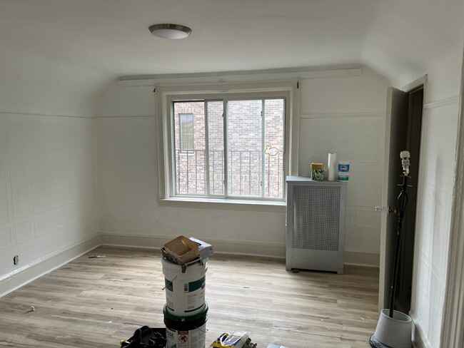 Building Photo - 27 Bay 17th St Unit Top floor