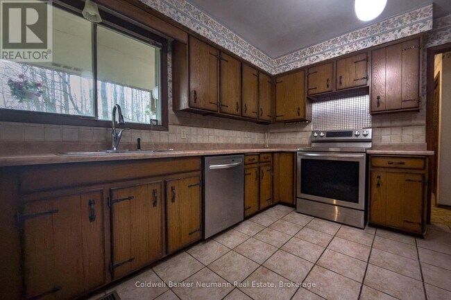 Photo - 4711 Watson Rd S