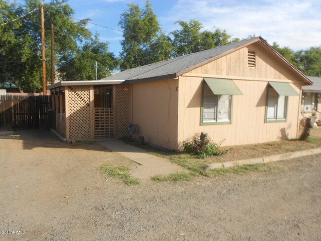Building Photo - 2727 W Belmont Ave Rental