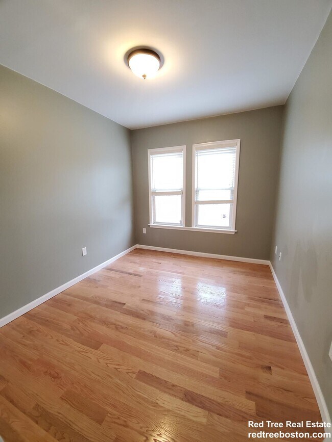 Photo - 296 Brookline St