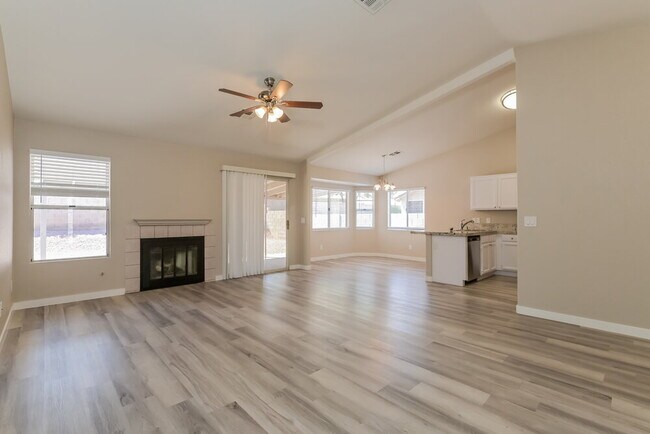 Photo - 909 Dodge St