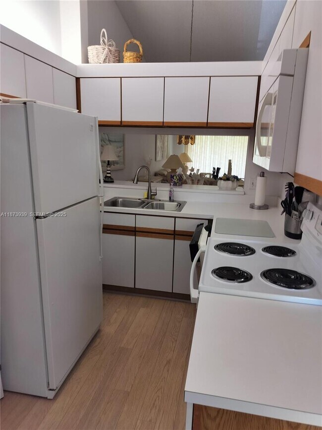 Photo - 1002 Keystone Dr Unidad F