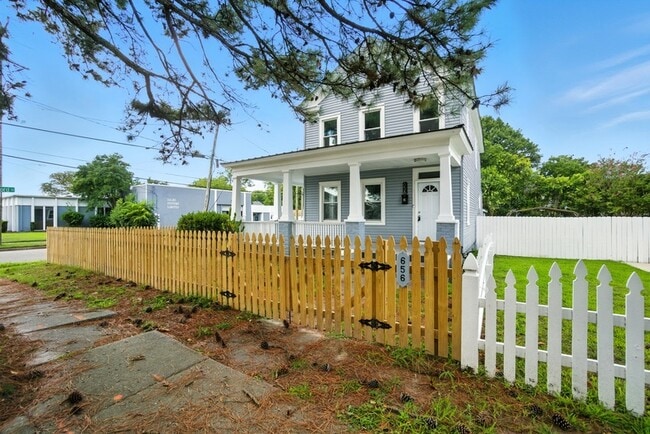 Photo - 656 Florida Ave