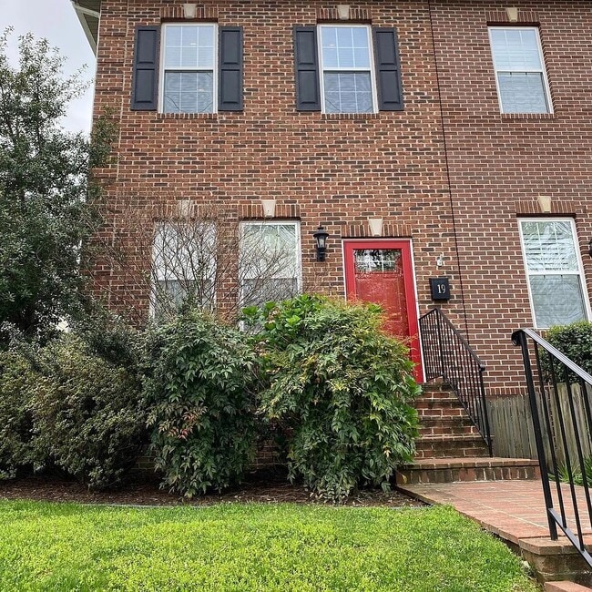 Building Photo - 19 E Reed Ave