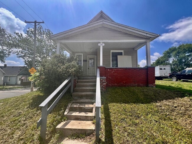 Building Photo - 2 Bedroom House