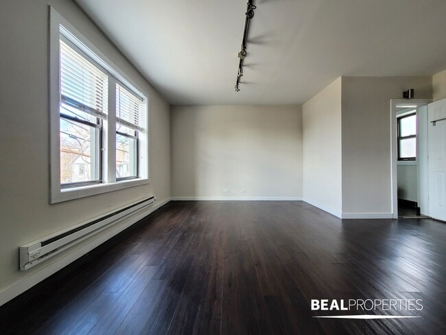 Building Photo - 2422 N Kedzie Blvd Unit 1 Bed