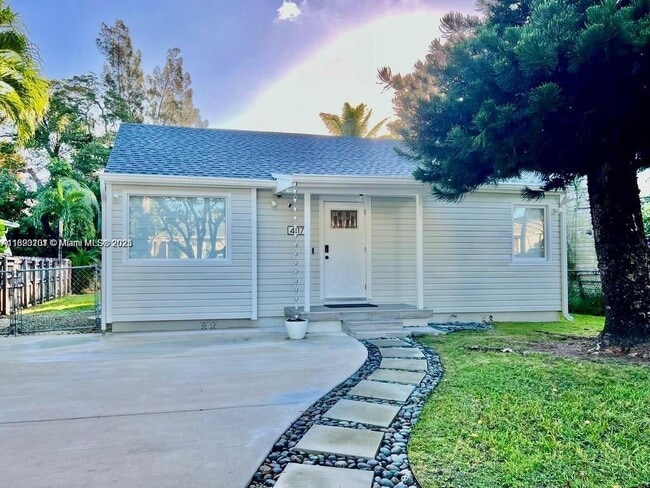 Building Photo - 4117 SW 62nd Ave Rental