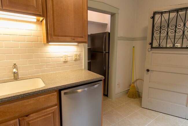 Photo - 1355 W Winona St Unit 2