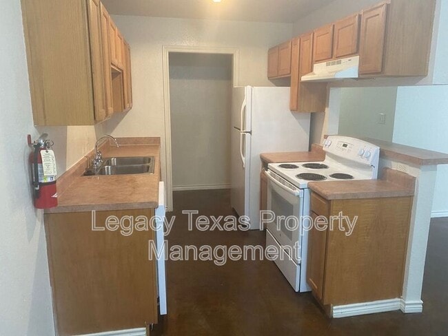 Photo - 1322 Country Club Rd Unit Apt F