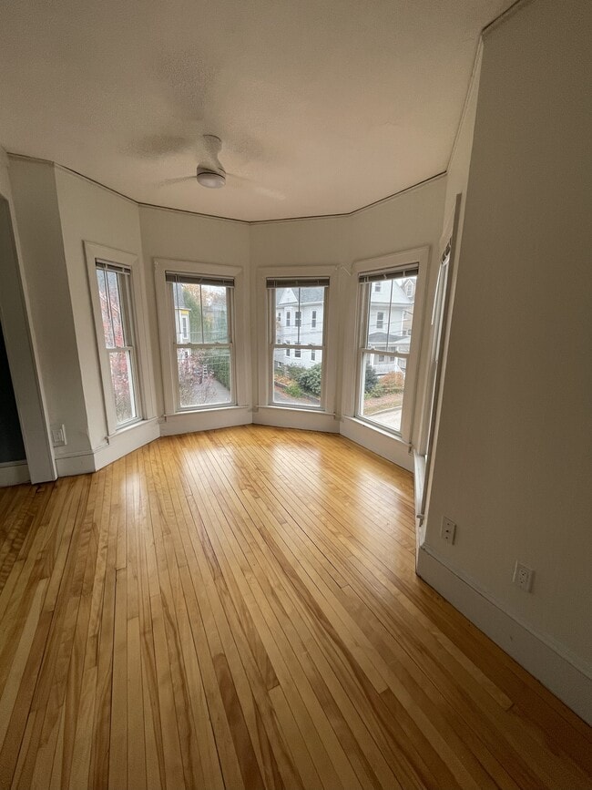 Building Photo - 207 Coyle St Apt 4 Unit 4