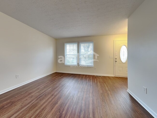 Photo - 5565 Windsor Ct