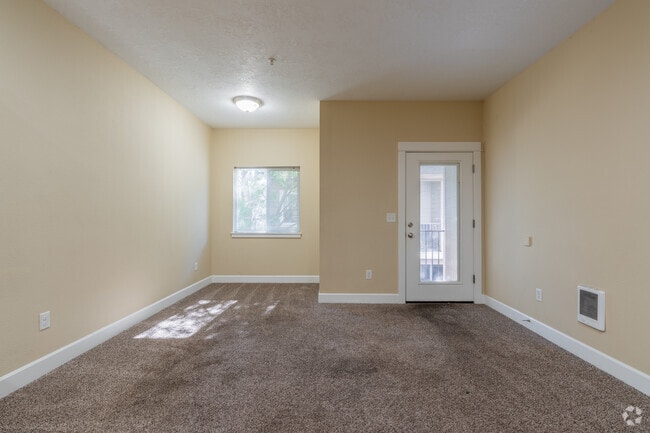 4BR, 3BA - 1,472SF - Living Room - 1755-1777 Mill St