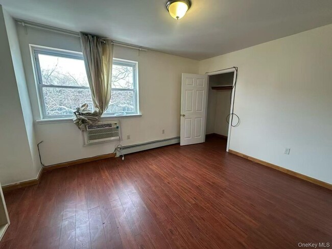 Photo - 697 Sheffield Ave Unit 2fl