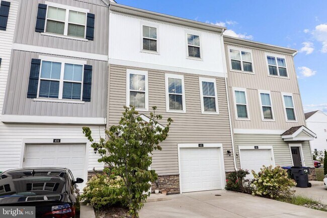 Photo - 402 Honeyberry Ln