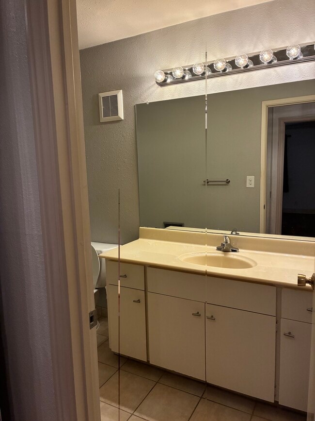Building Photo - 1457 Marchbanks Dr Unit 1