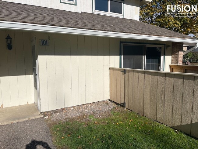 Photo - 3 Bedroom/2 Bathrroom Condo Right Near Oakledge Park!