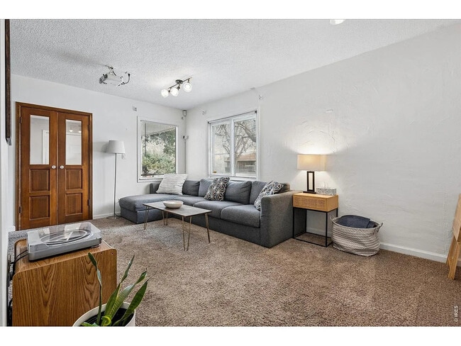 Living Room - 1819 S Madison St