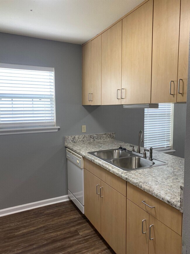 Photo - 2719 W Tharpe St Townhome