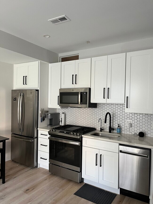 Photo - 2244 Ontario Rd NW Unit 4