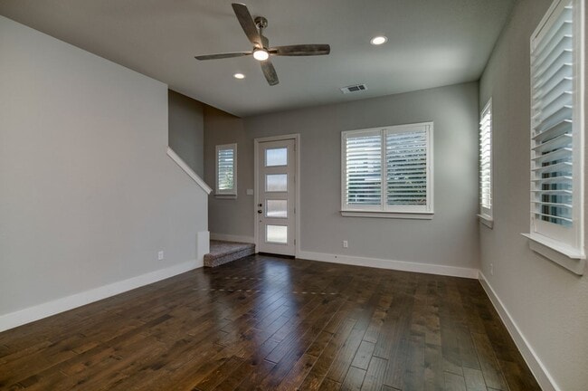 Photo - GORGEOUS 3 BEDROOM TOWNHOUSE LOCATED IN FORT WORTH!