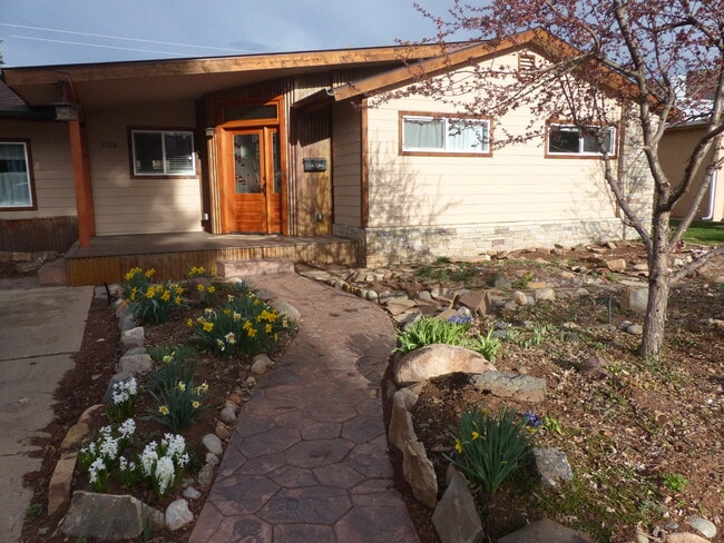 1326 - 5 - 2708 Mesa Avenue
