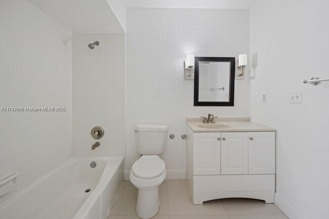 Photo - 2810 NE 60th St