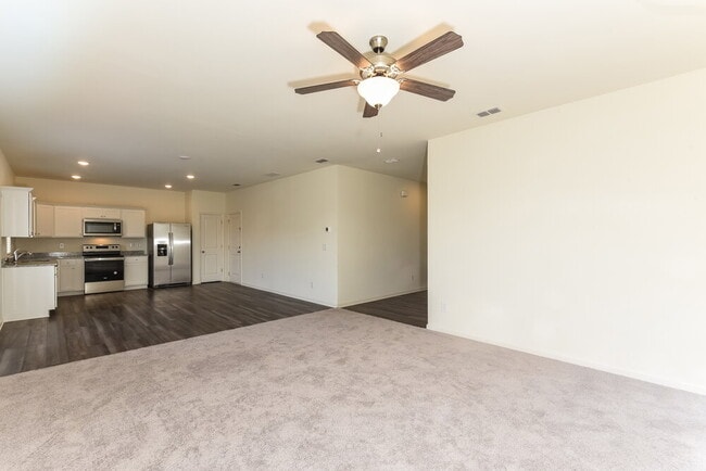 Photo - 332 Knightsbridge Ln