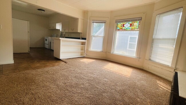 Building Photo - Key Investments-1315 N. State St. Unit 2