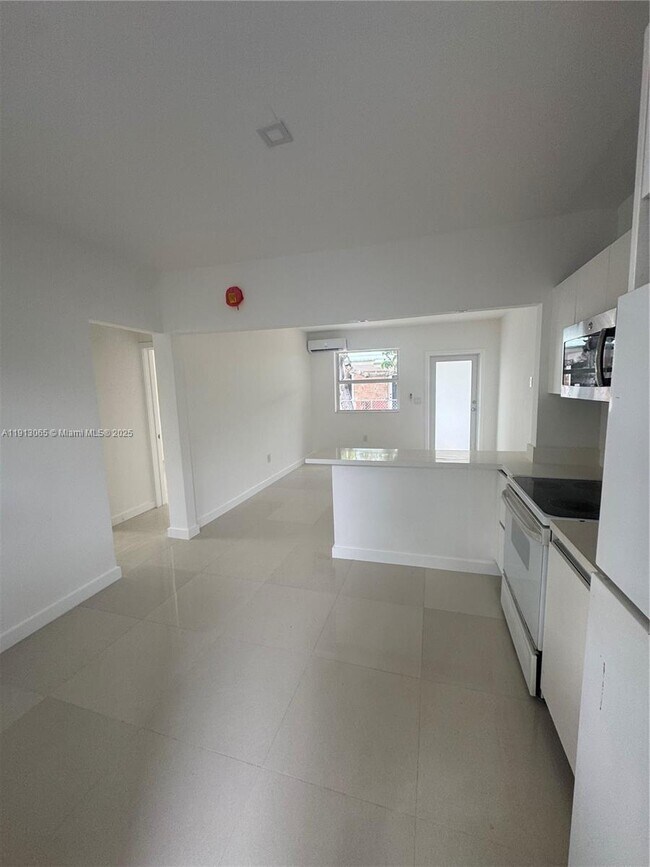 Photo - 53 NE 56th St Unit 3