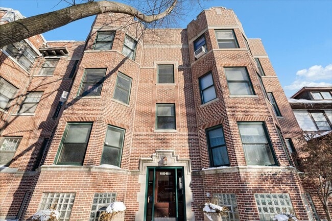 Building Photo - 6553 N Greenview Ave