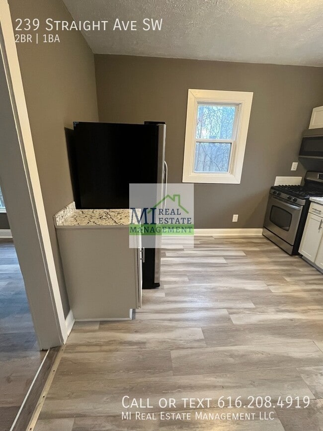 Photo - 239 Straight Ave SW