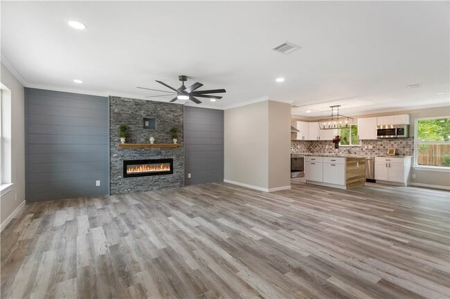 Photo - 904 Westview Cir