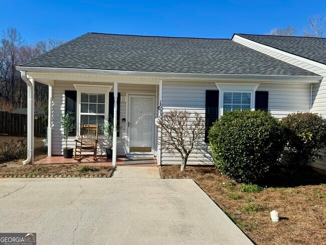 Photo - 1653 Summerwoods Cir