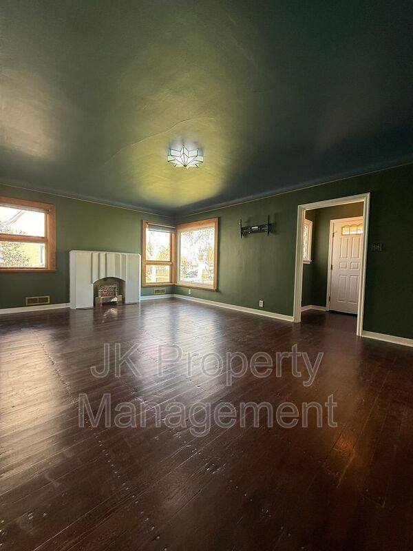 Photo - 2920 3rd Ave N