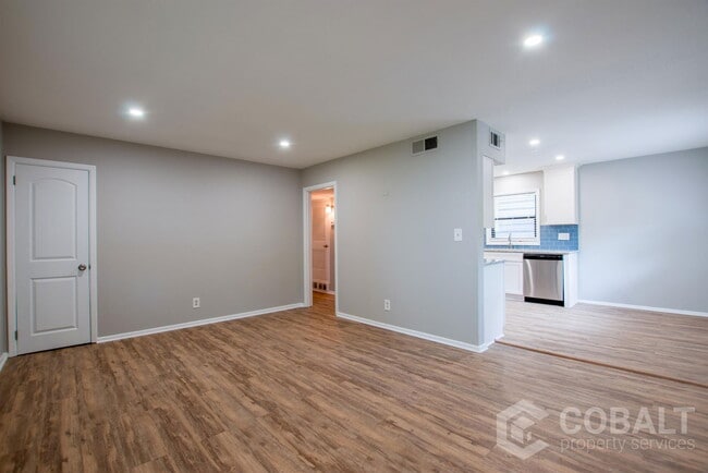 Photo - 886 St Charles Ave NE Unidad 1