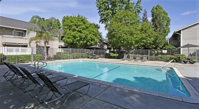 Pool - Westdale Commons Apartments