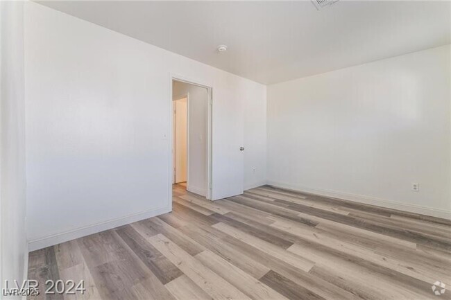 Building Photo - 4355 Holden St Rental
