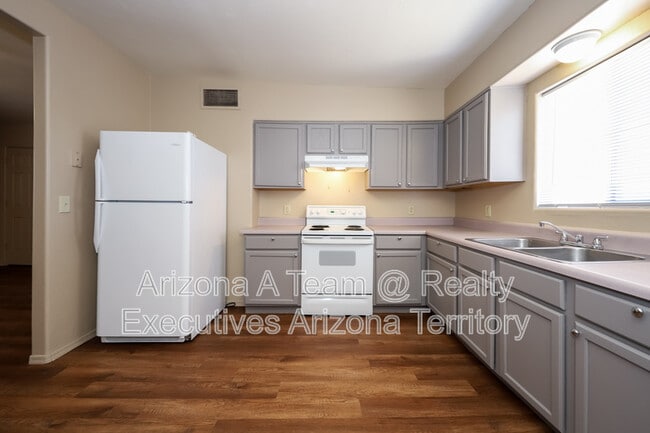 Photo - 3149 E Flower St