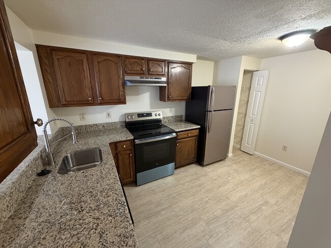 Photo - 542 Hollyberry Way